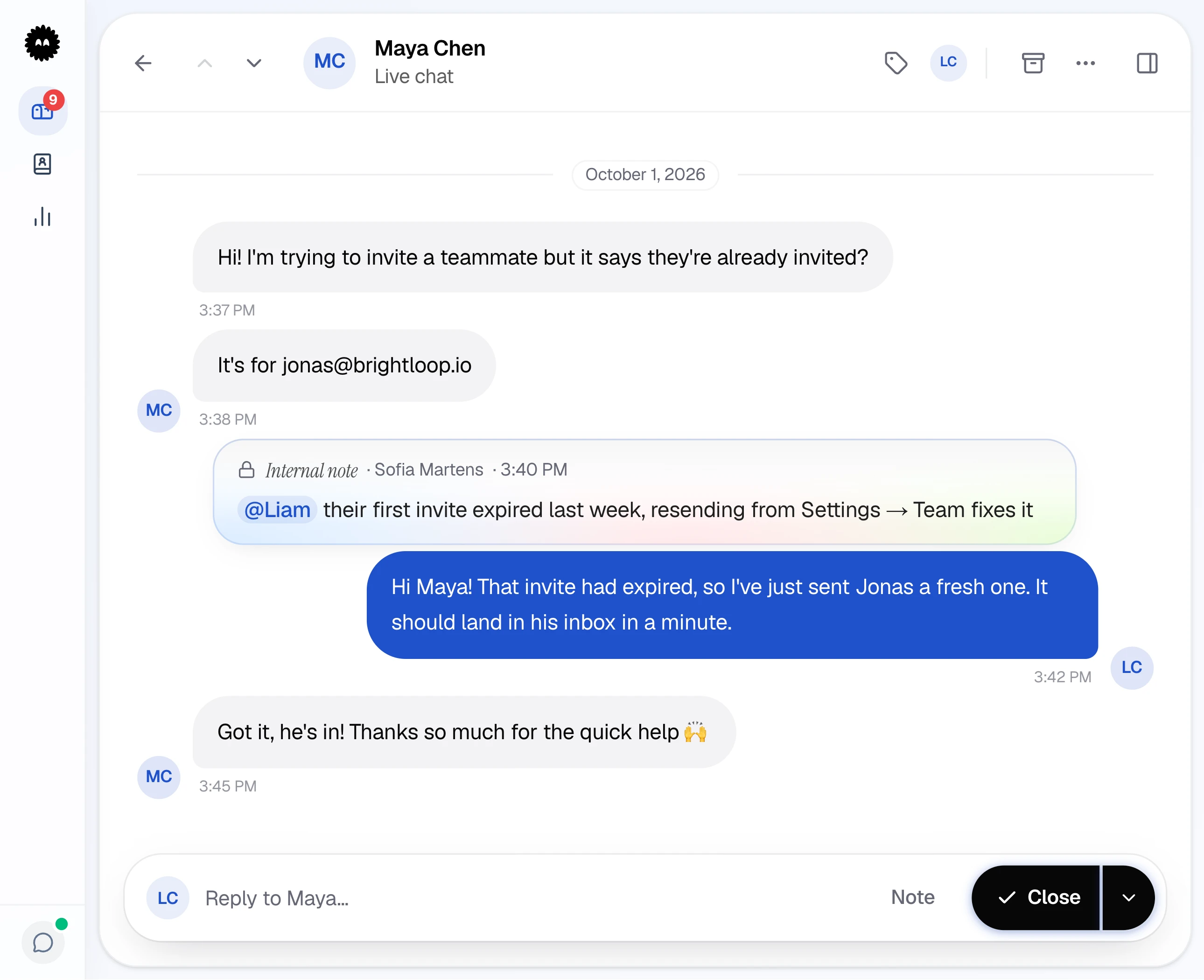 The conversation, with an internal note, the reply and the Close button